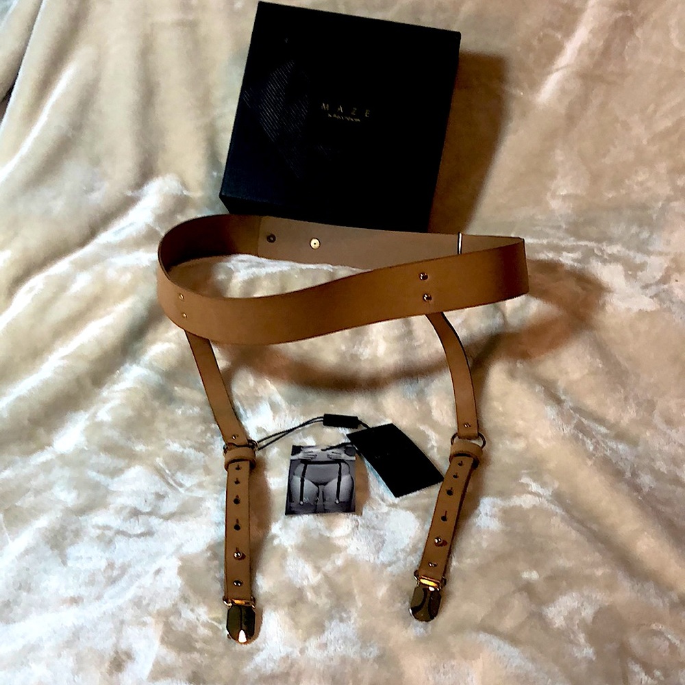 Maze by Bijoux leather garter belt